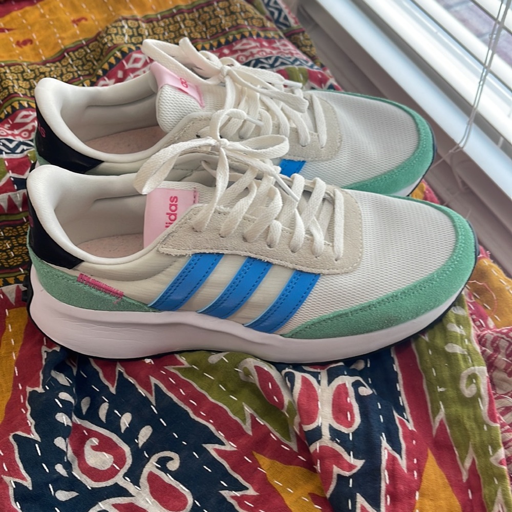 Adidas flat sneaker